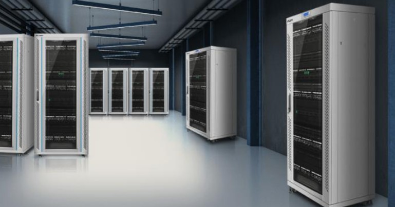 Оптимизация пространства: как разместить оборудование в серверной стойке 19 дюймов